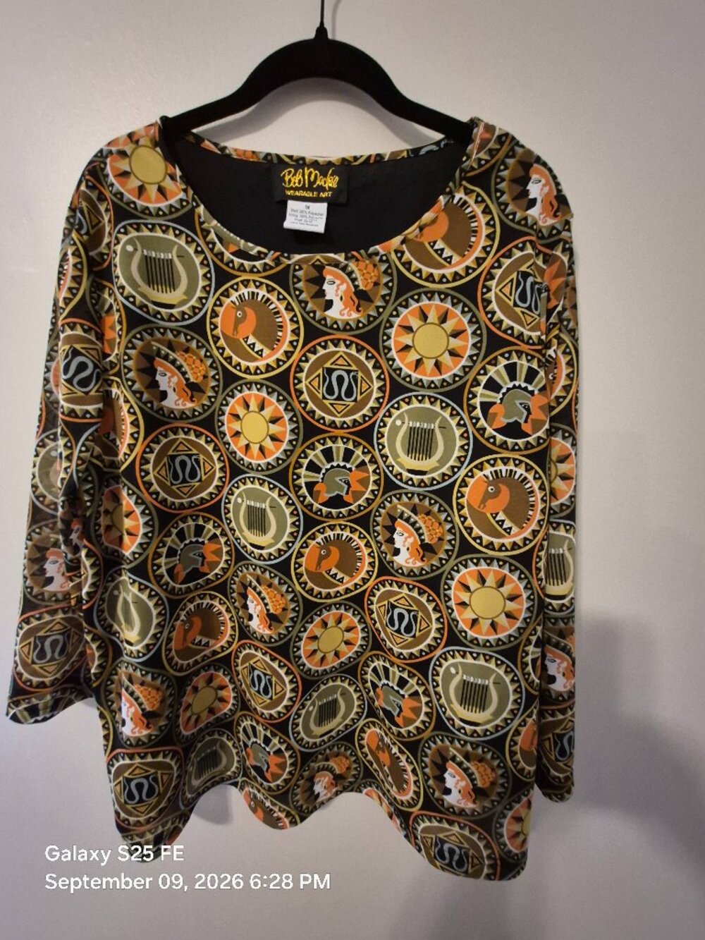 Women's Plus 1X Bob Mackie Wearable Art Geometric pattern blouse.